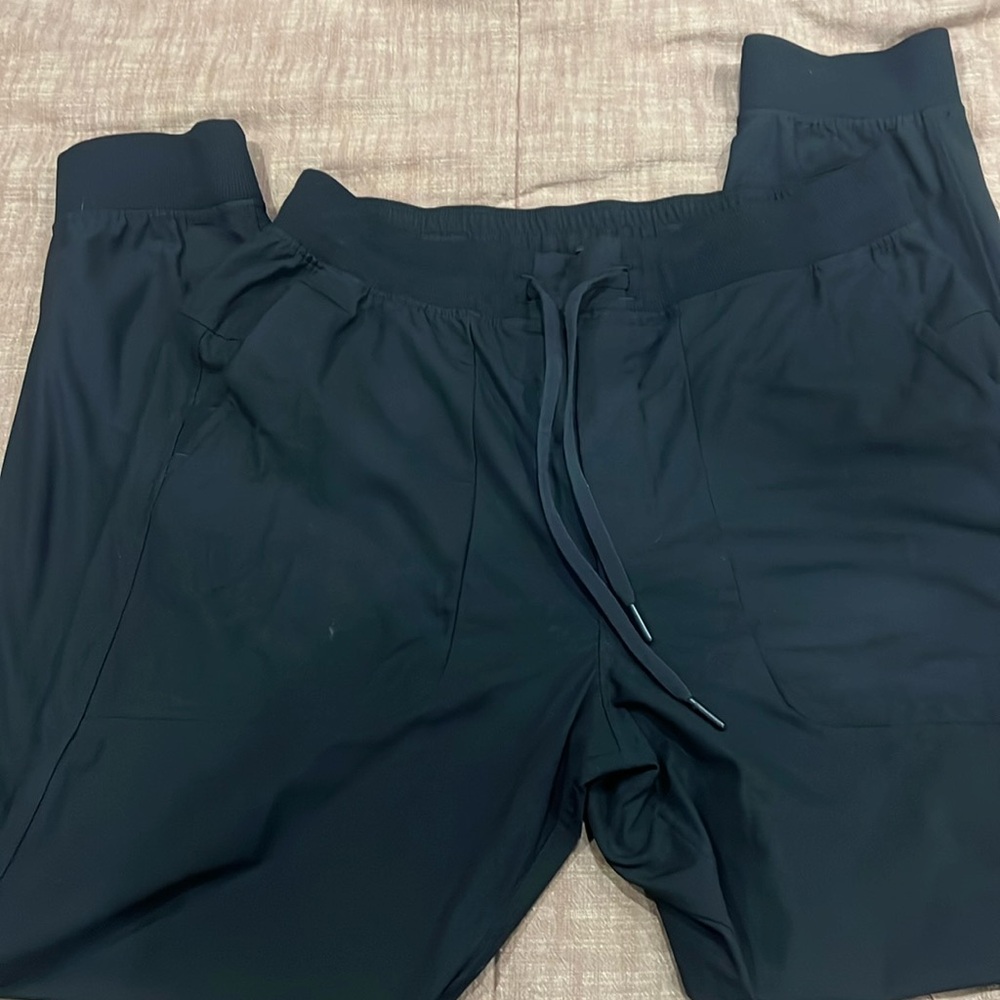 Lululemon joggers black